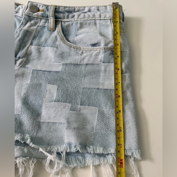 Blank NYC Barrow Patchwork Jean Shorts with Distressed Hem Size 26 - Picture 10 of 12